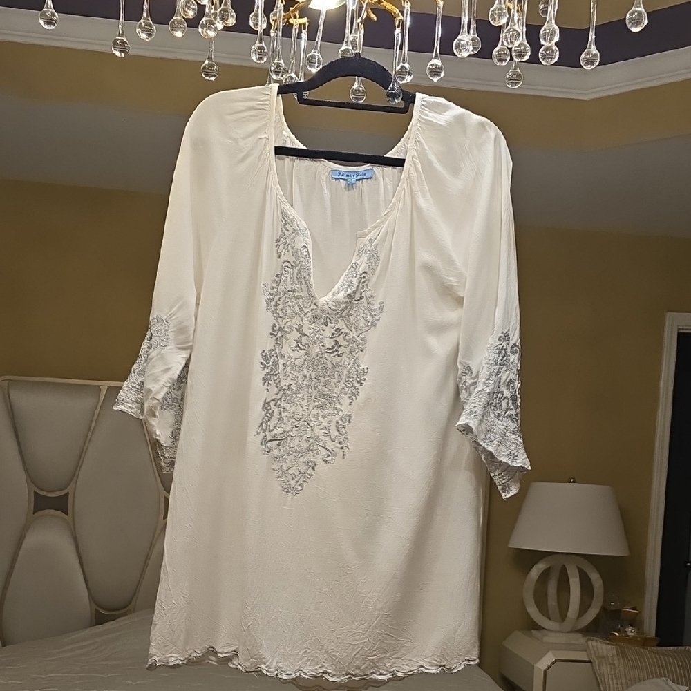 Solitaire Elegant White Tunic with Silver Embroidery